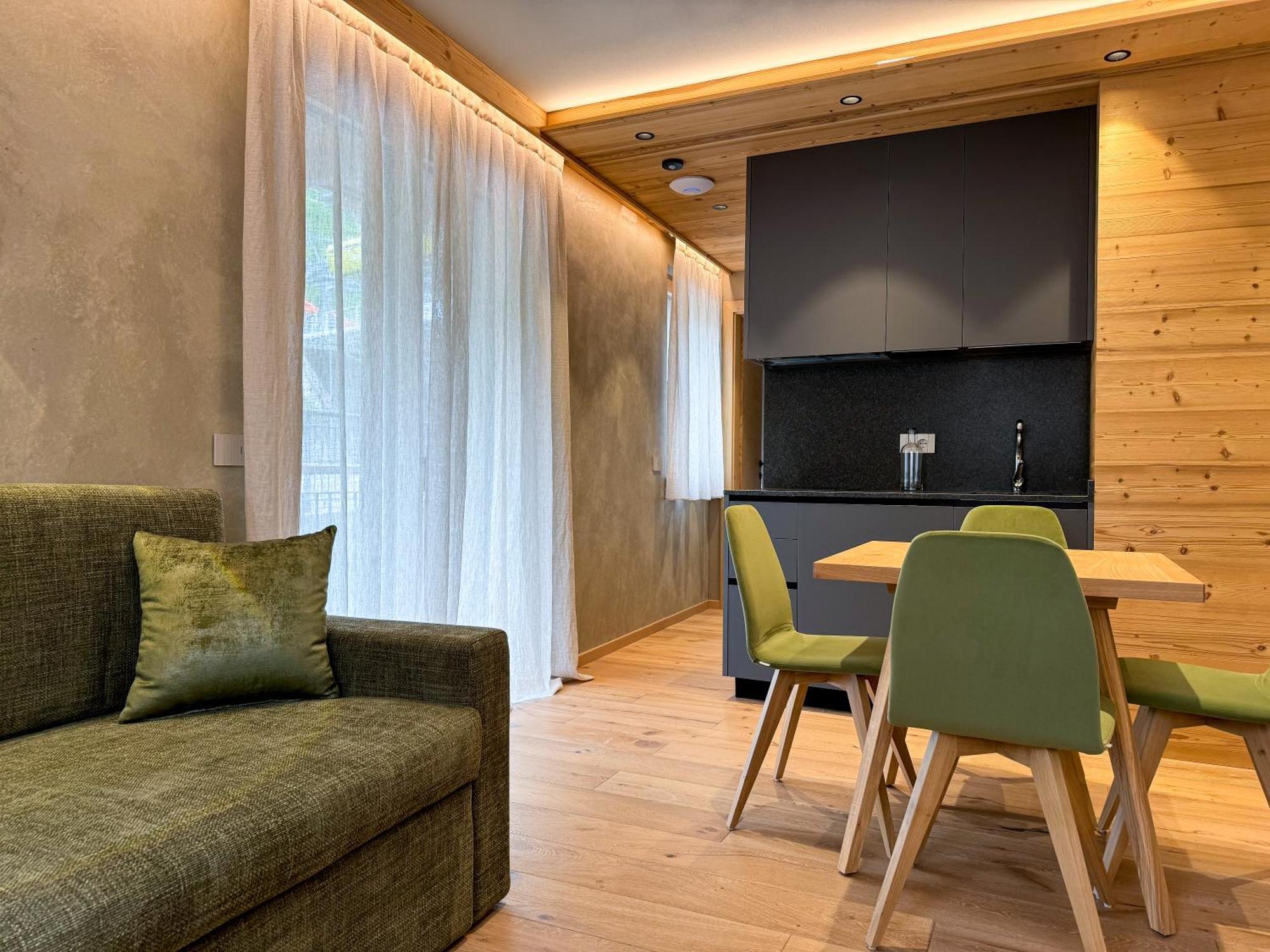 Vivi Suites & Spa - Boutique Guest House Molveno Bagian luar foto