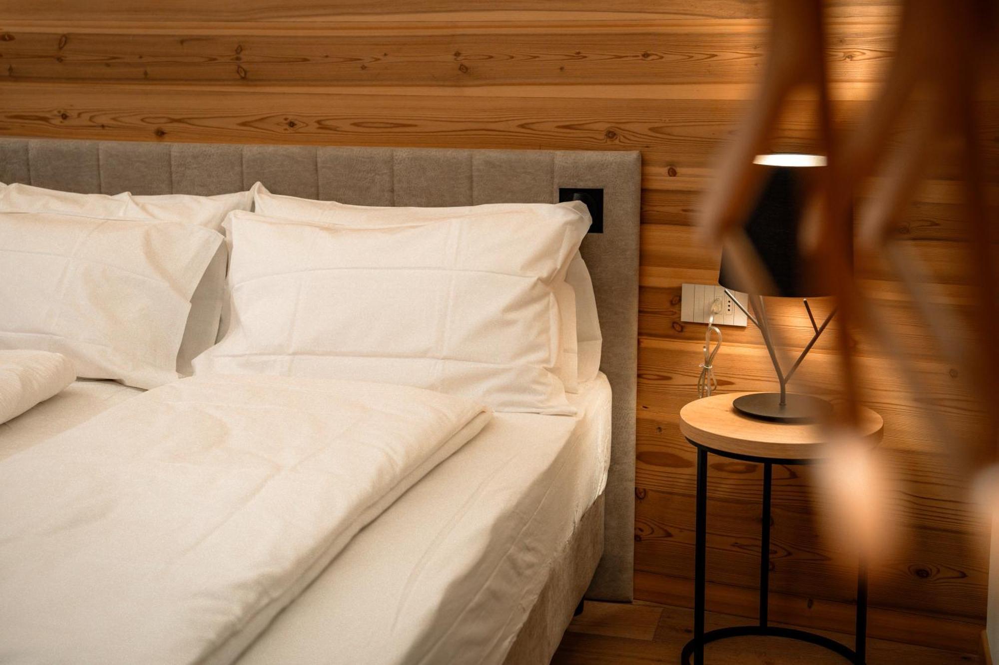 Vivi Suites & Spa - Boutique Guest House Molveno Bagian luar foto