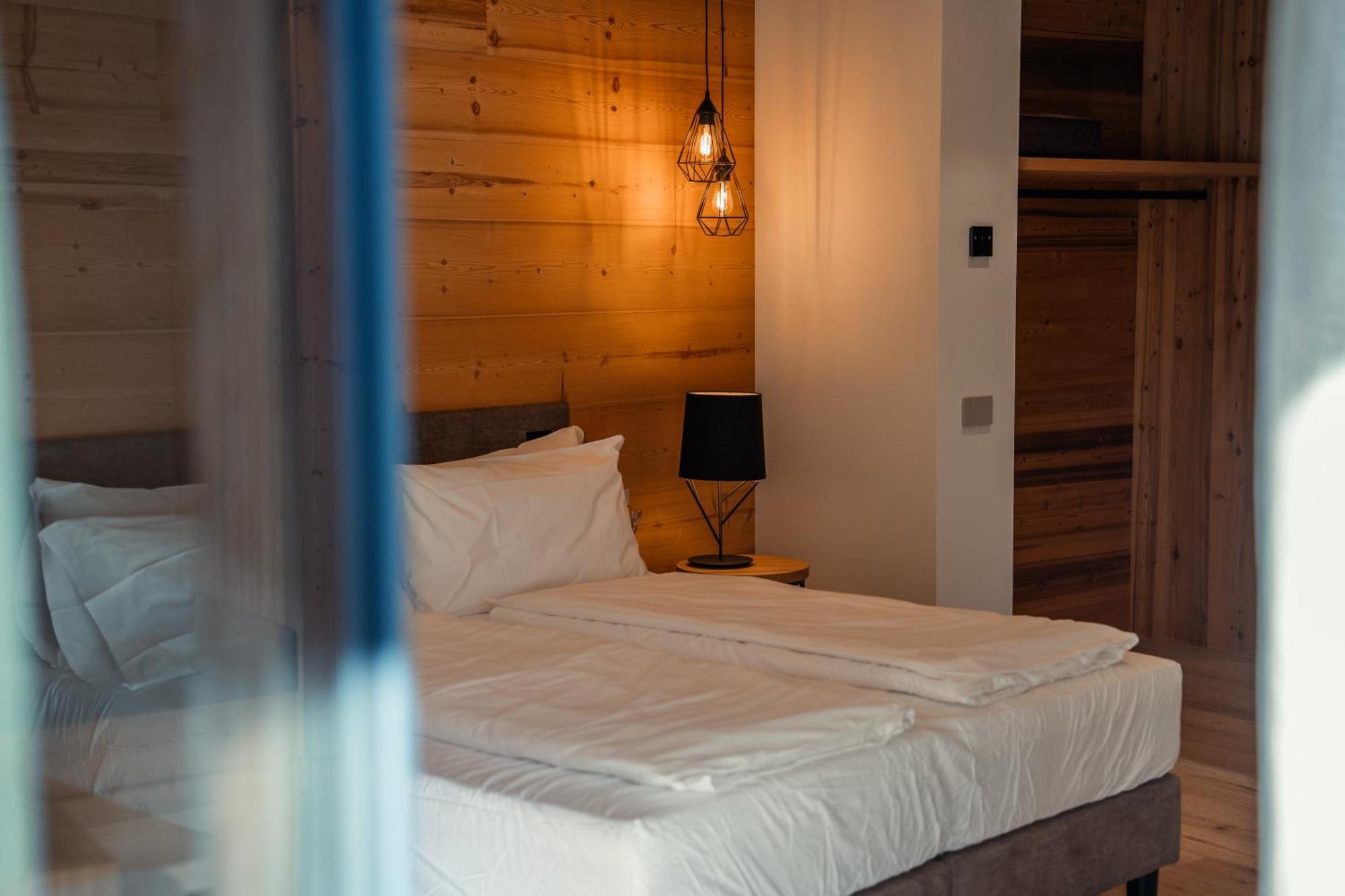 Vivi Suites & Spa - Boutique Guest House Molveno Bagian luar foto